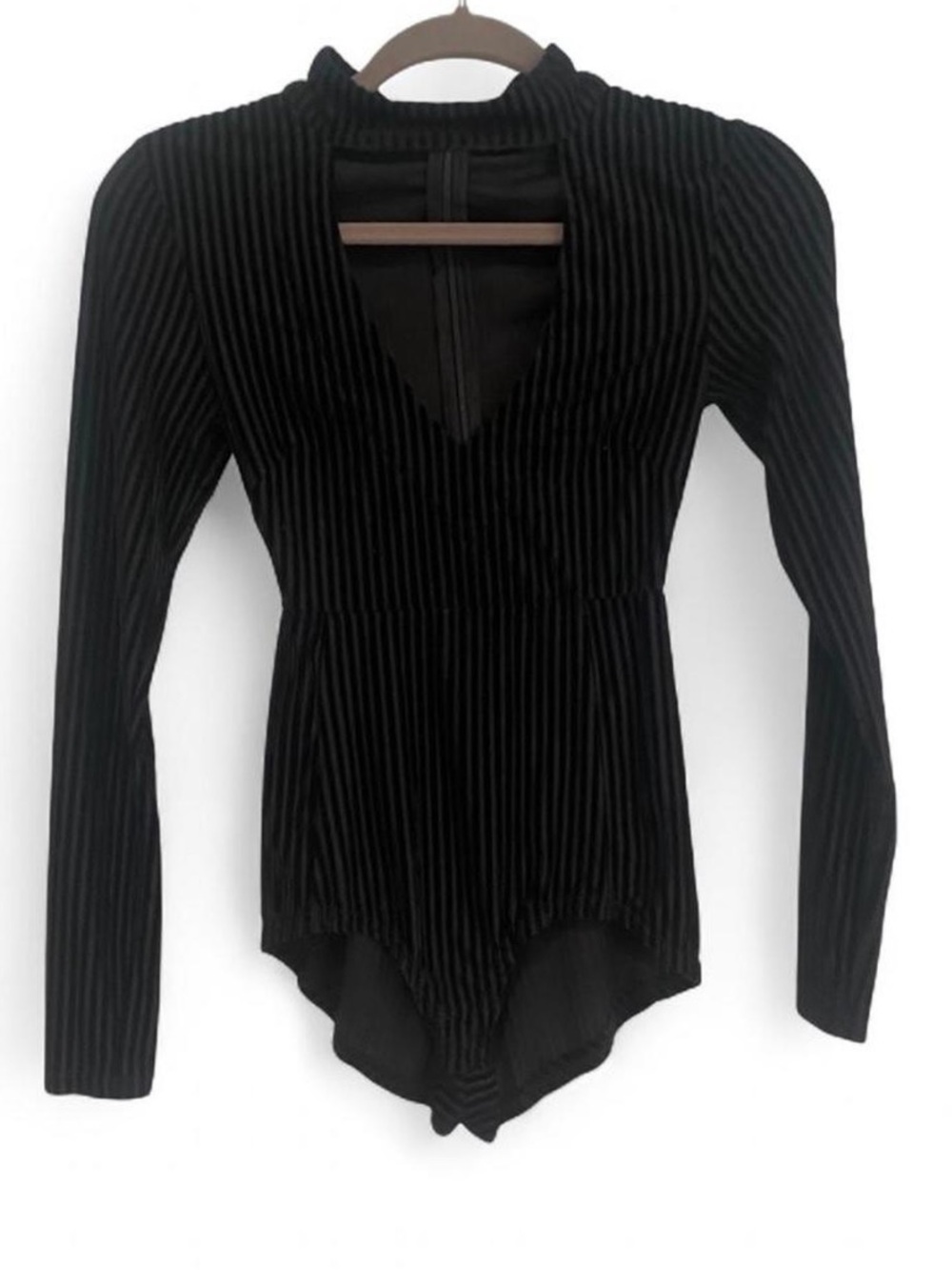 DANCE & MARVEL BLACK VELVET PLEATED LONG SLEEVE V NECK BODYSUIT SIZE SMALL